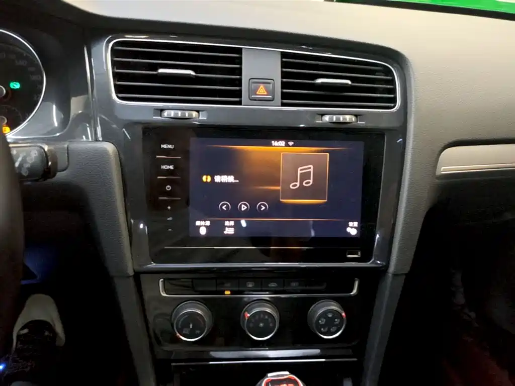 Volkswagen Golf 2020 Beloved Edition 200TSI DSG Comfort Progressive фото 13
