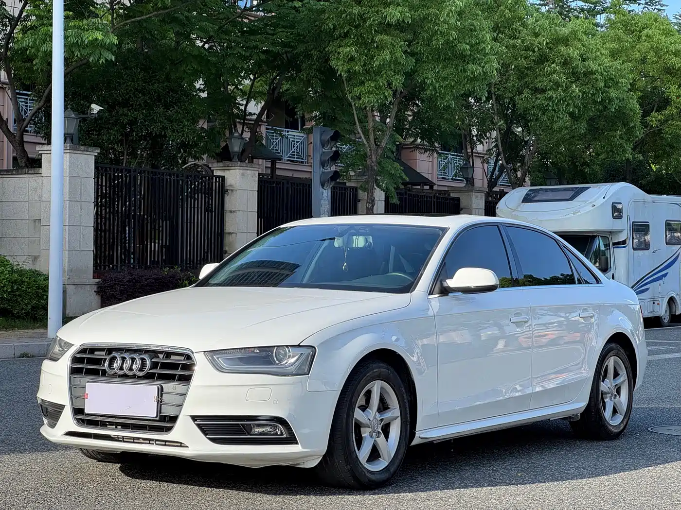 Audi A4L 2013 35 TFSI Automatic Standard фото 3