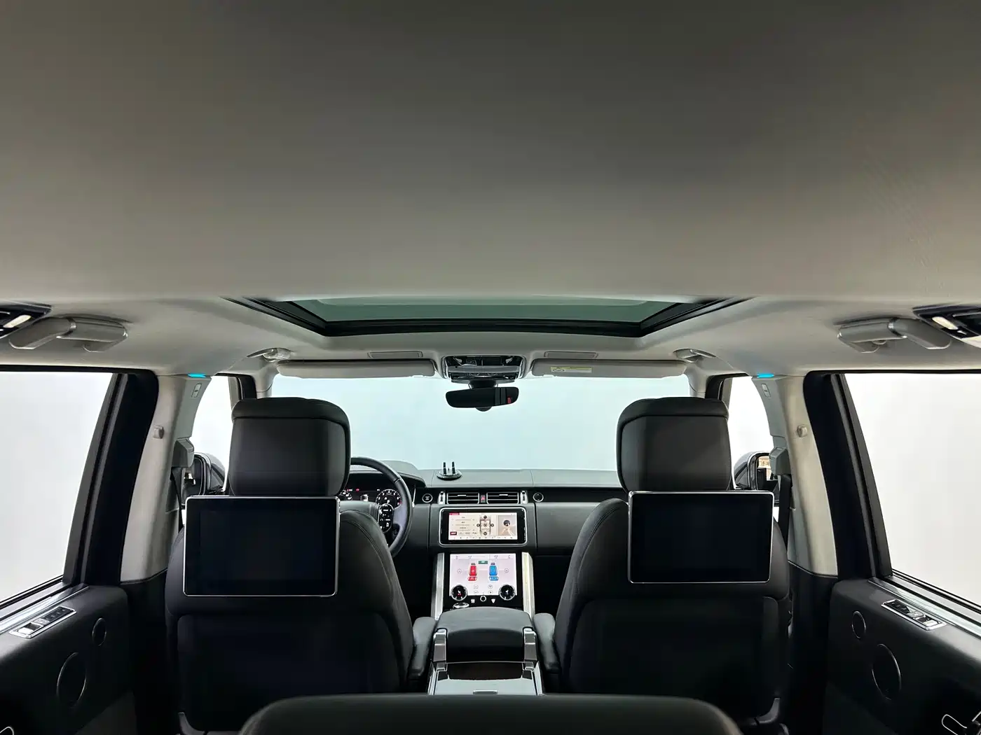 Land Rover Range Rover 2021 3.0 L6 Heritage Extended Classic Edition фото 40