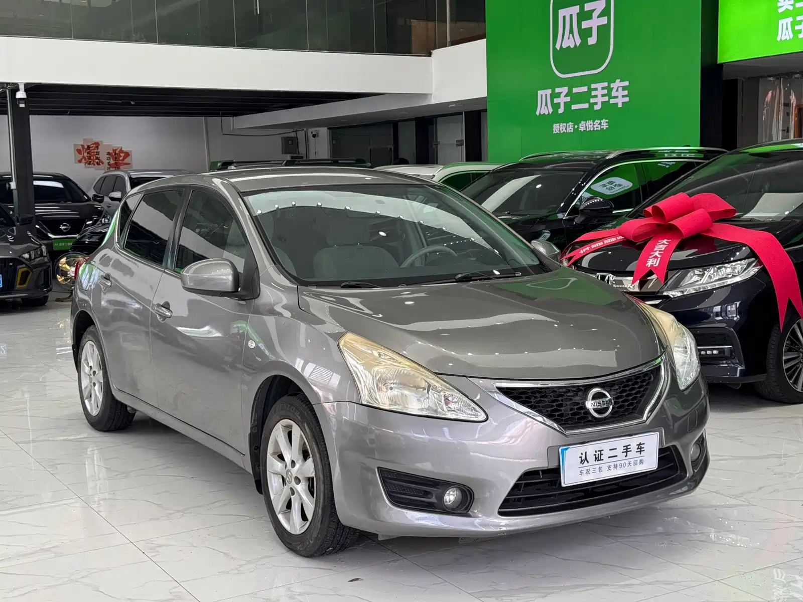 Photo 3 - Nissan Tiida