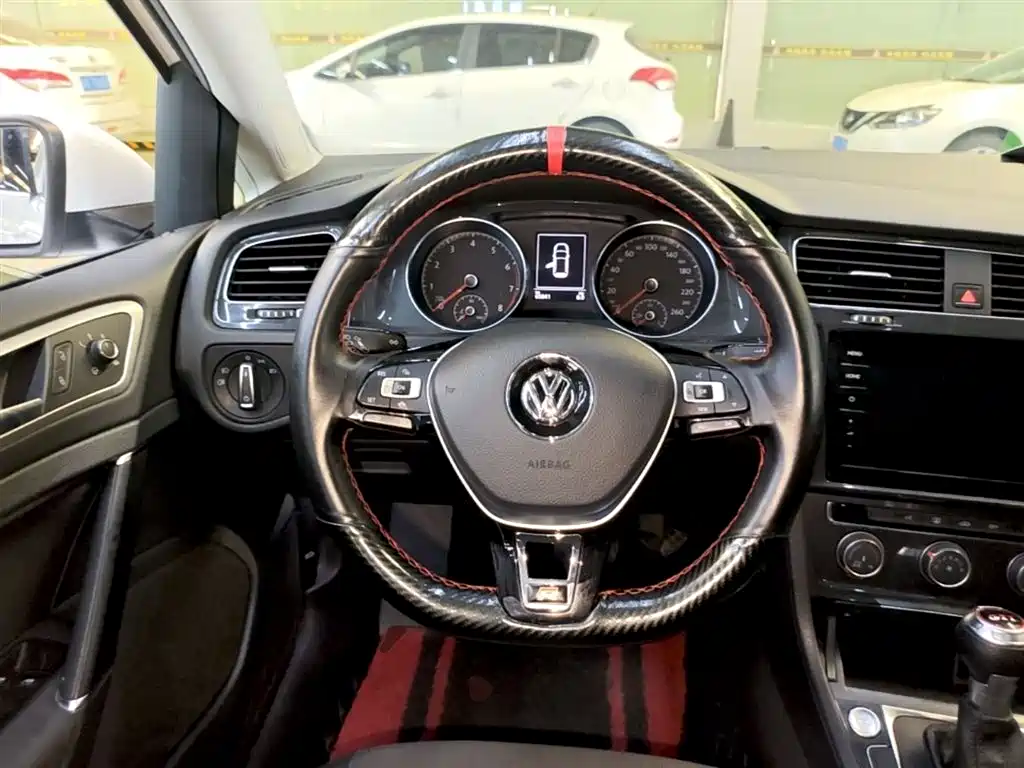 Volkswagen Golf 2020 Beloved Edition 200TSI DSG Comfort Progressive фото 11