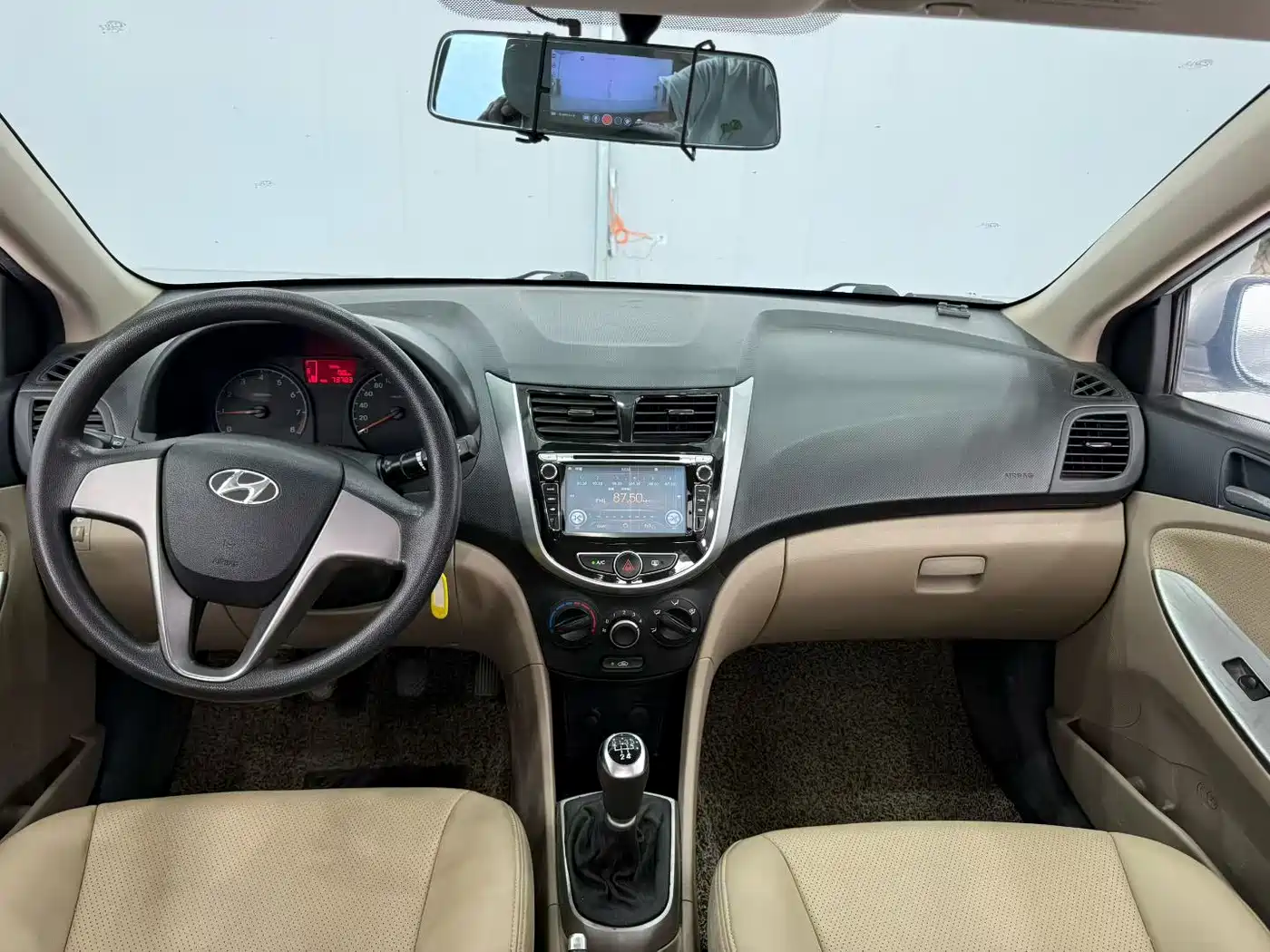 Hyundai Verna 2014 1.4L Manual Smart GLS фото 5