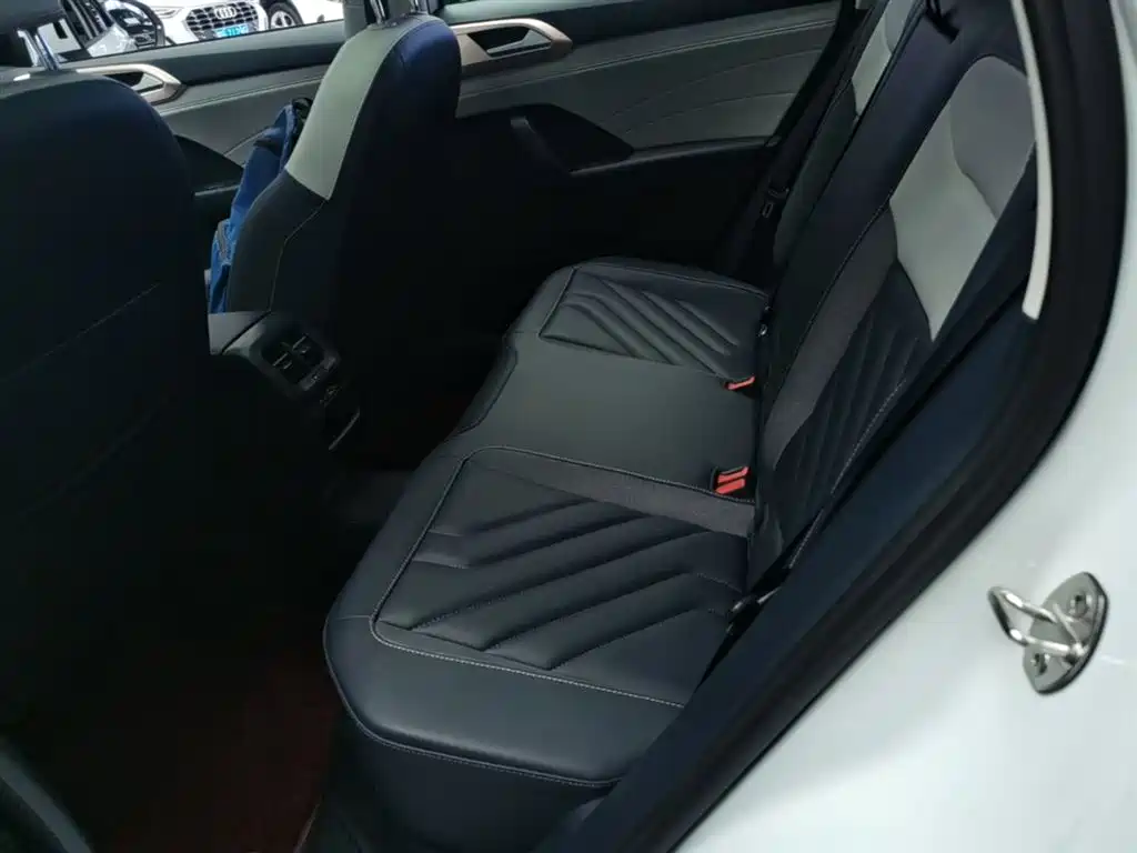 Volkswagen Tharu 2023 300TSI 2WD Bright Moon Edition фото 17