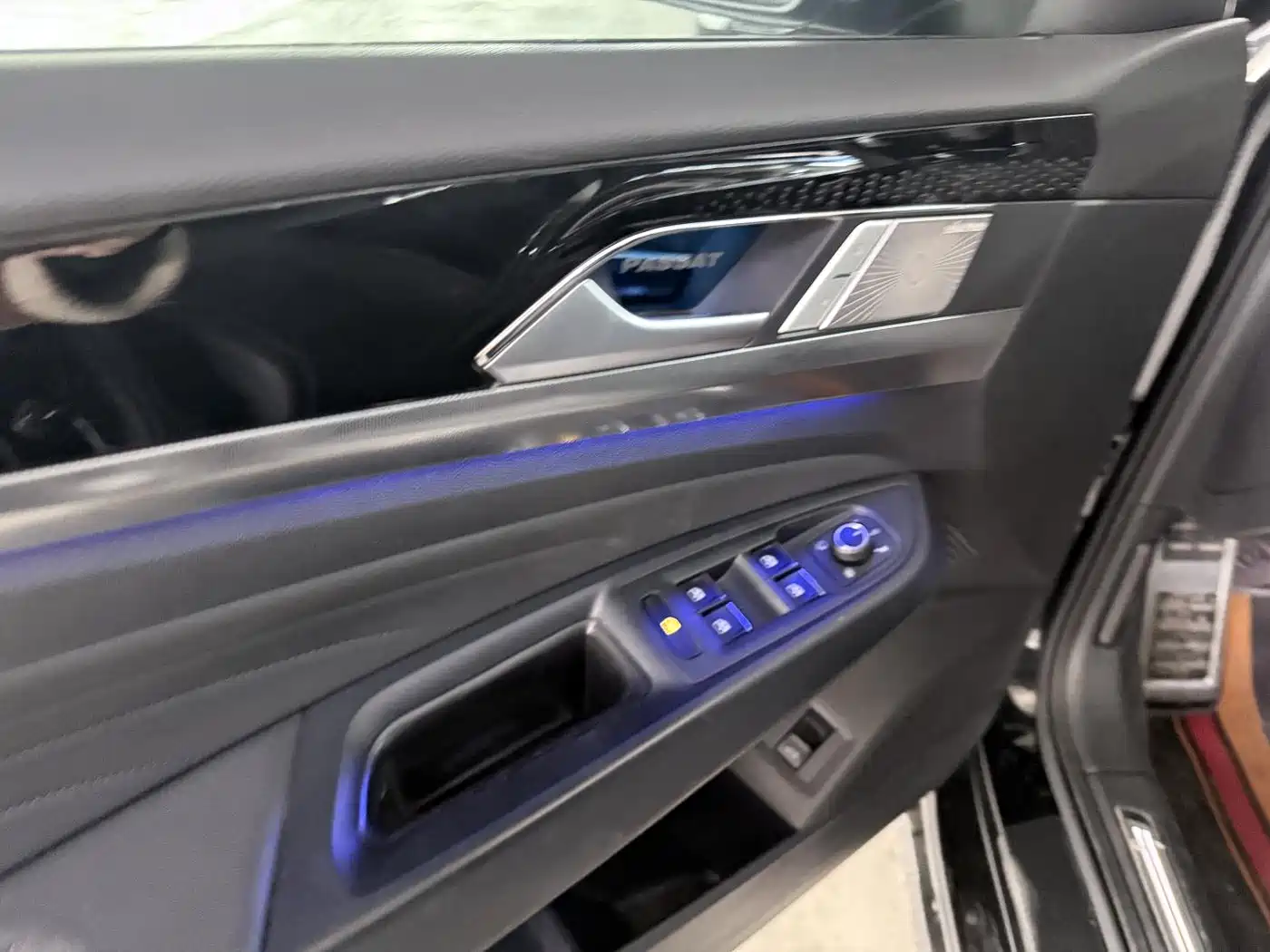 Volkswagen Passat 2023 330TSI Elite Edition фото 8