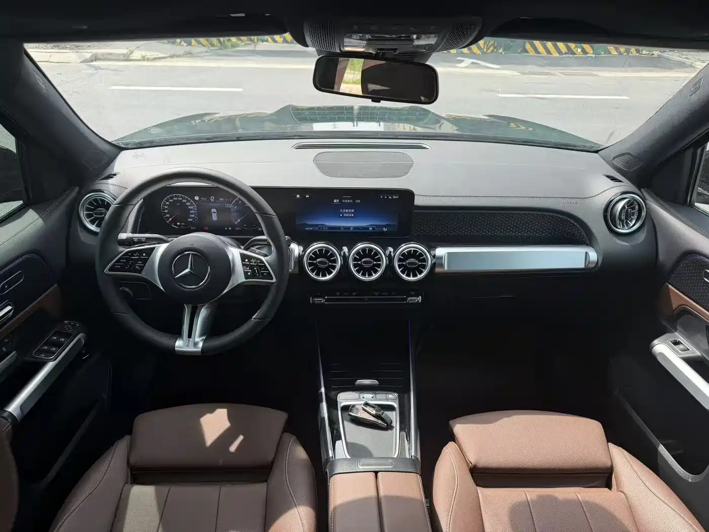 Mercedes-Benz GLB 2025 Model GLB 220 Fashion Style фото 6