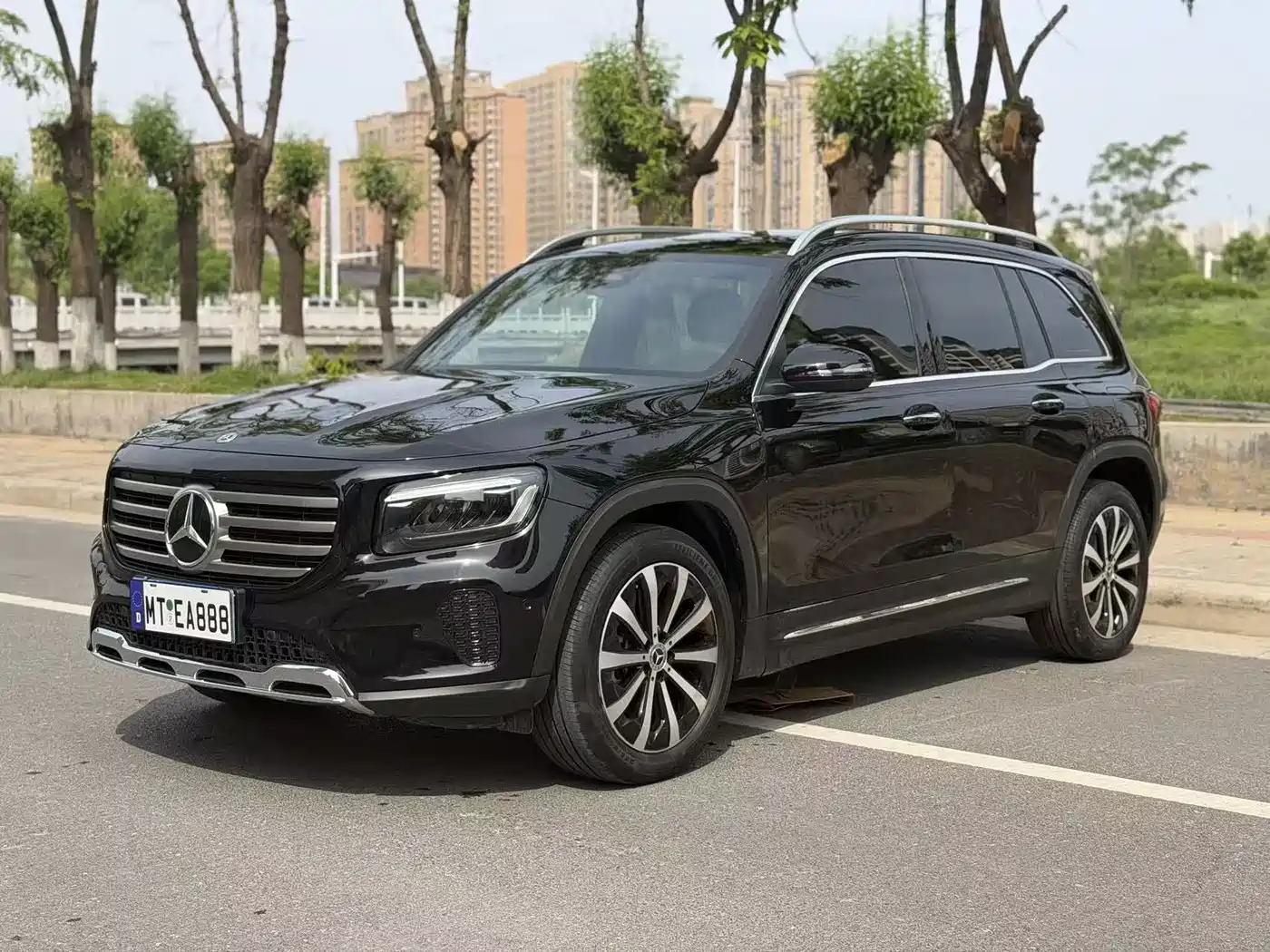 Mercedes-Benz GLB 2025 Model GLB 220 Fashion Style