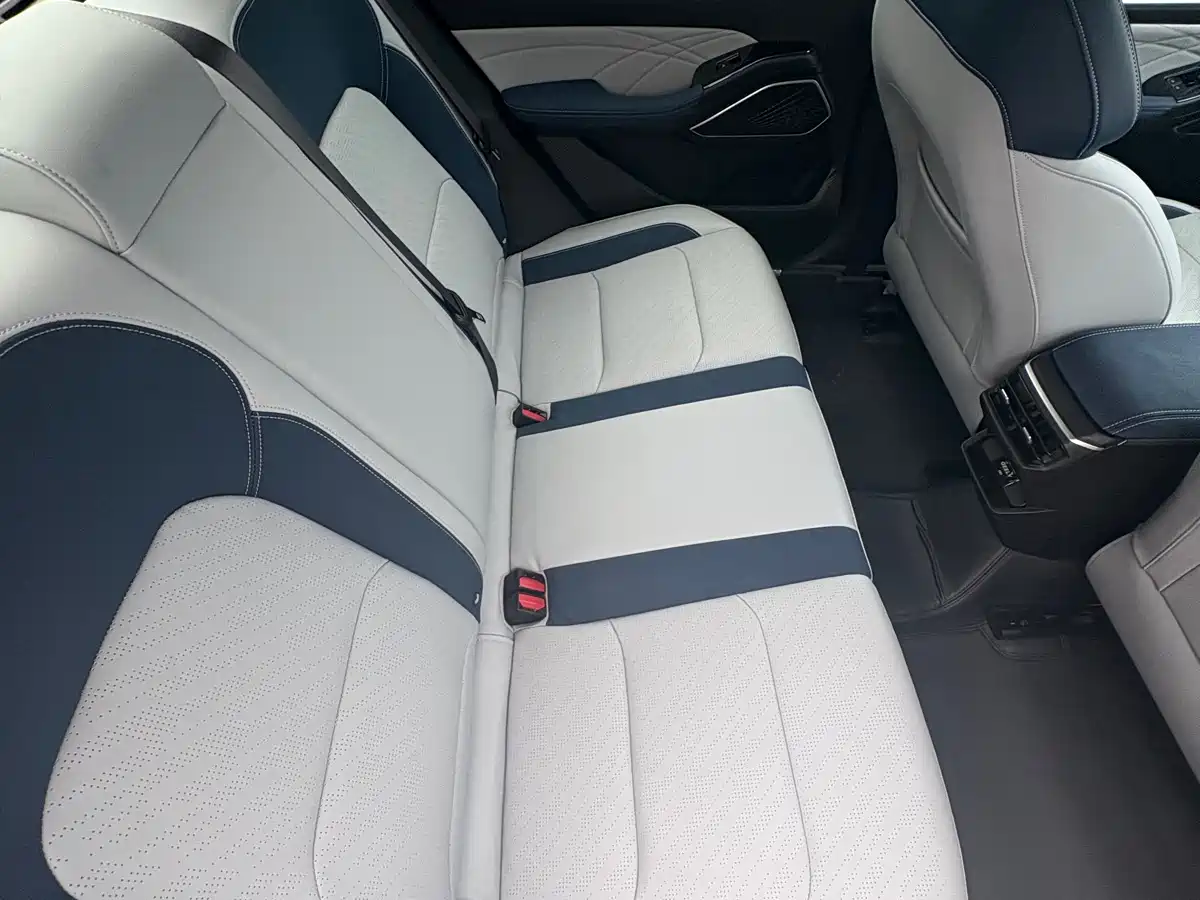 GEELY AUTOMOBILE EMGRAND