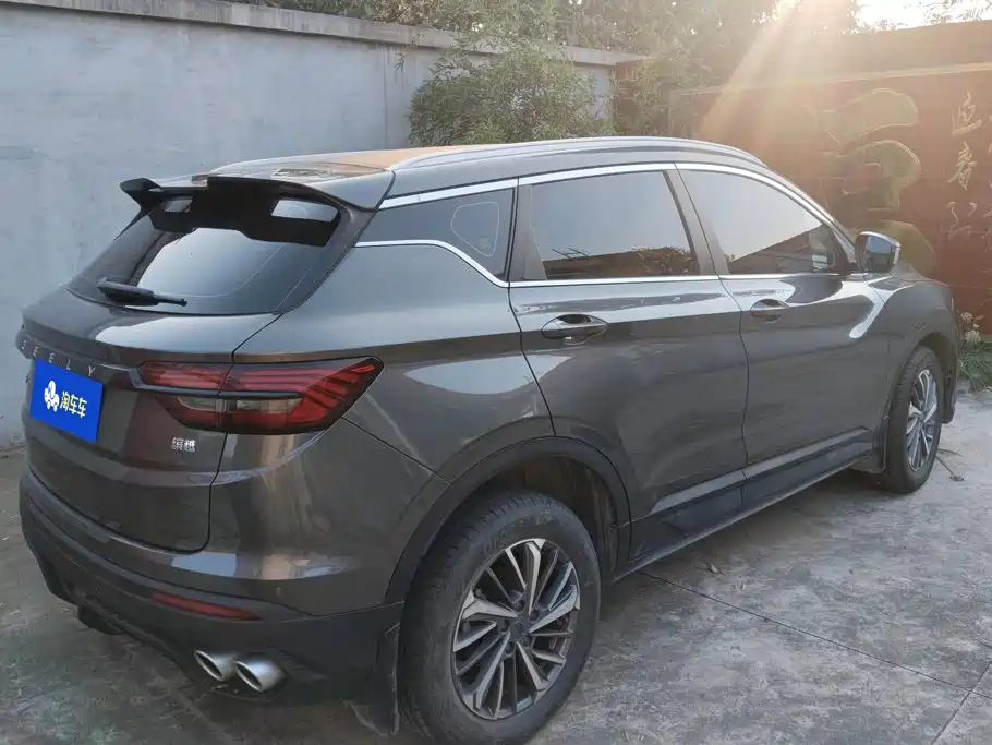 Фото 3 - Geely Coolray