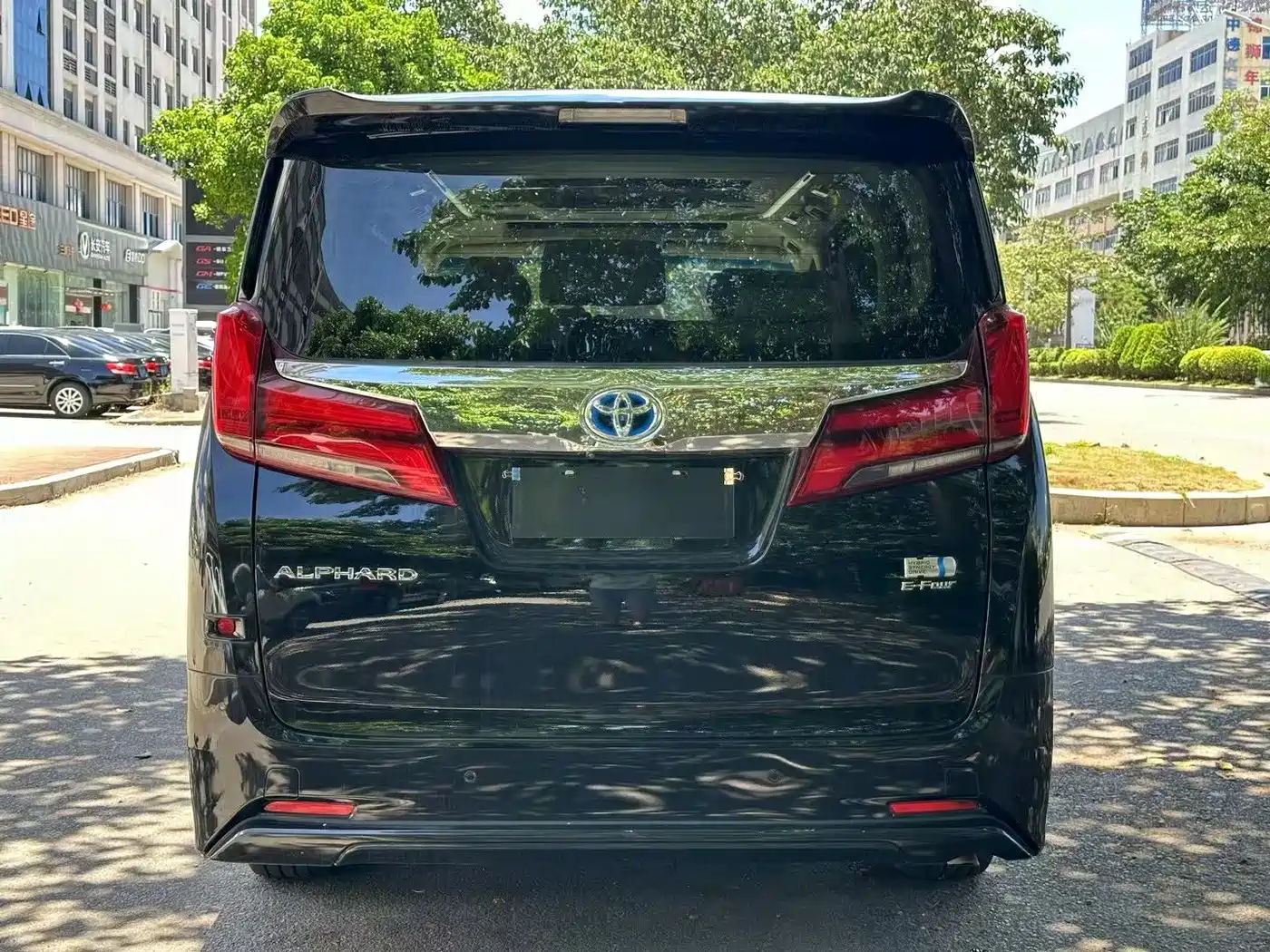 Toyota Alphard 2019 Hybrid 2.5L Luxury фото 8