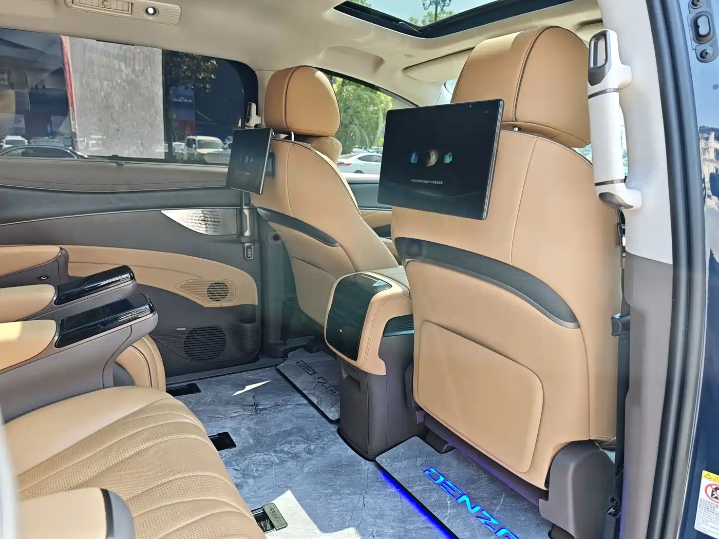 Denza D9 2024 DM-i 980 AWD Flagship фото 10