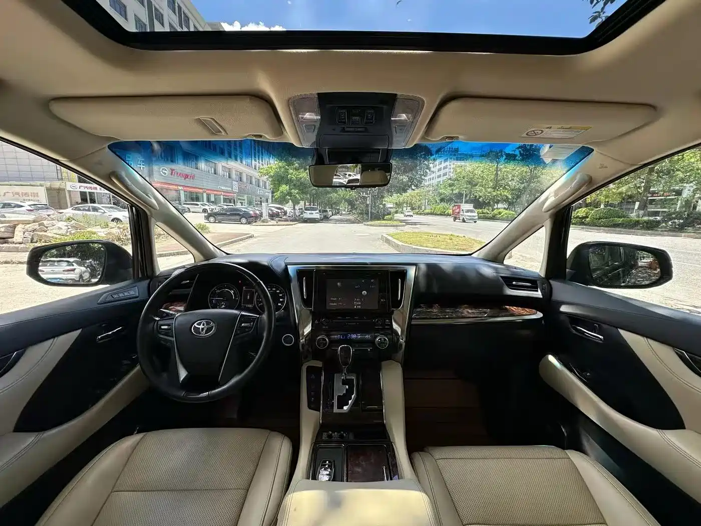 Toyota Alphard 2019 Hybrid 2.5L Luxury фото 6
