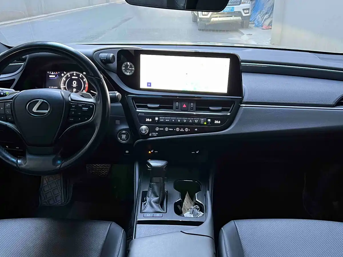 Lexus ES 2023 260 Excellence фото 17