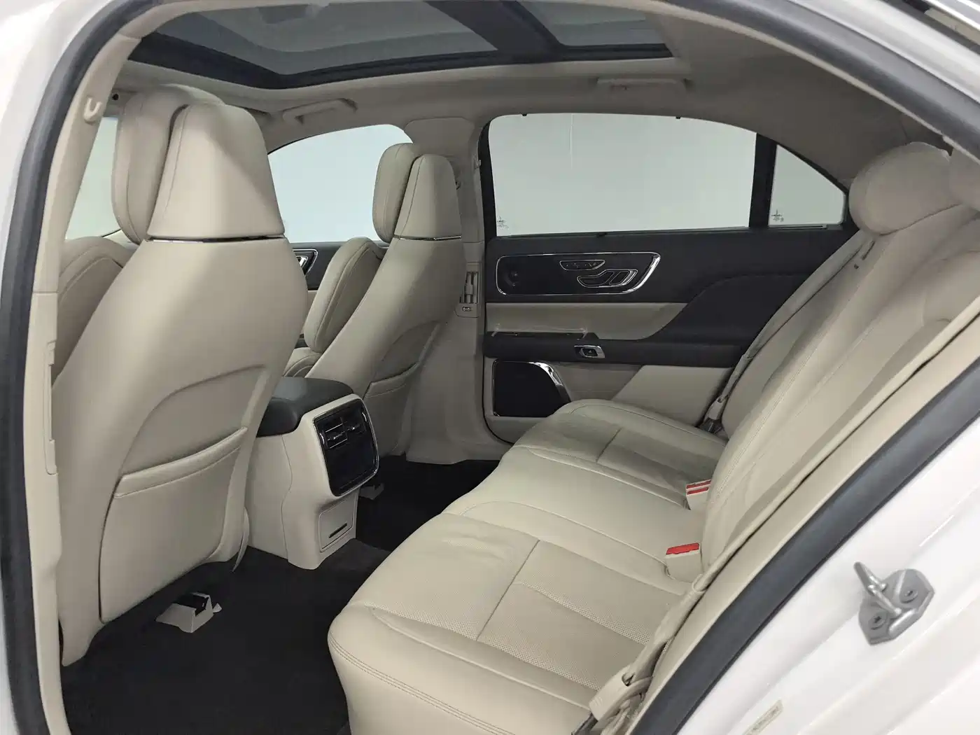 Lincoln Continental 2017 3.0T AWD Prestige Edition фото 6