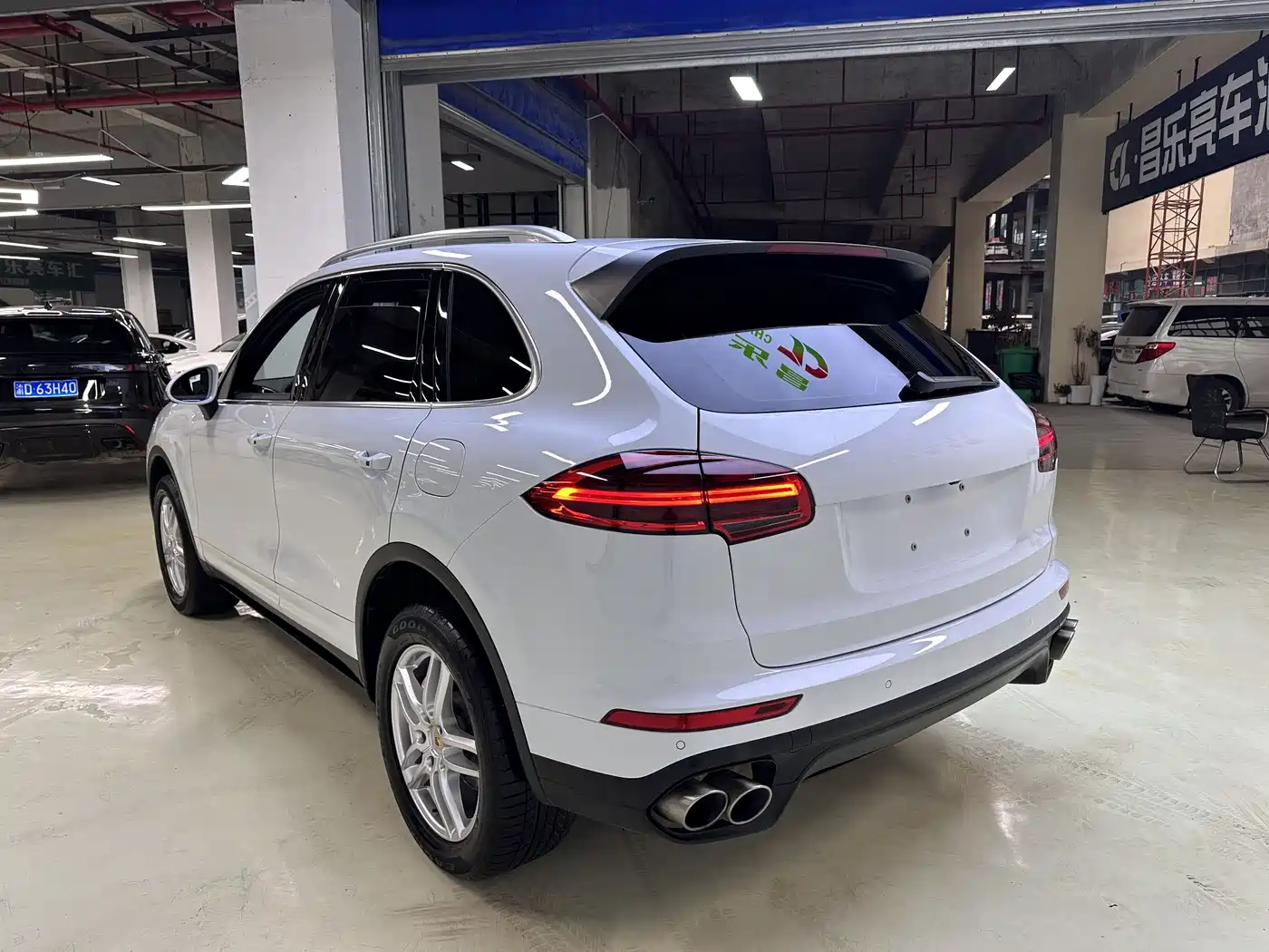 Porsche Cayenne New Energy 2016 Cayenne S E-Hybrid 3.0T фото 23