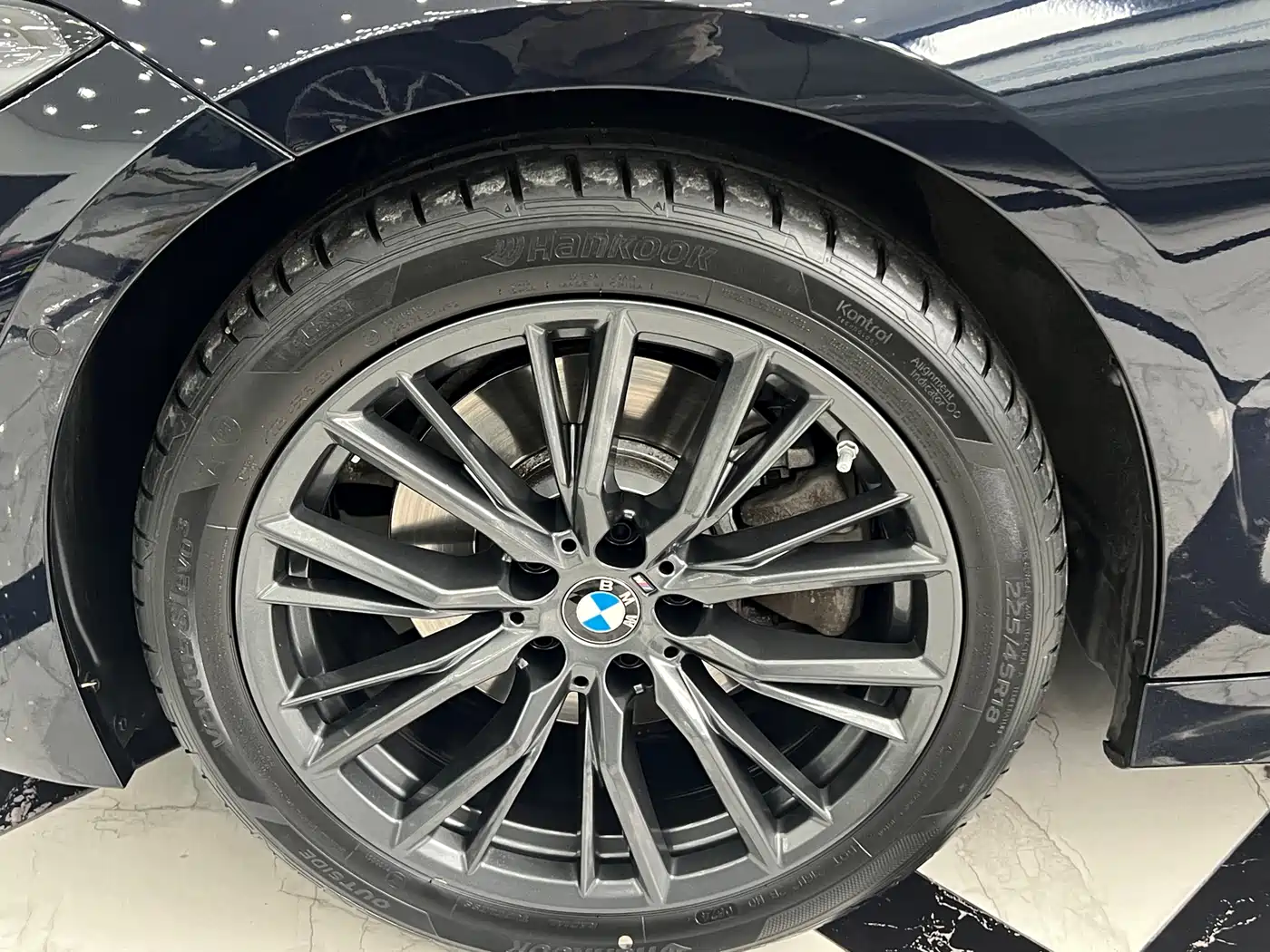 BMW 3 Series 2024 330i M Sport Shadowline Package фото 17
