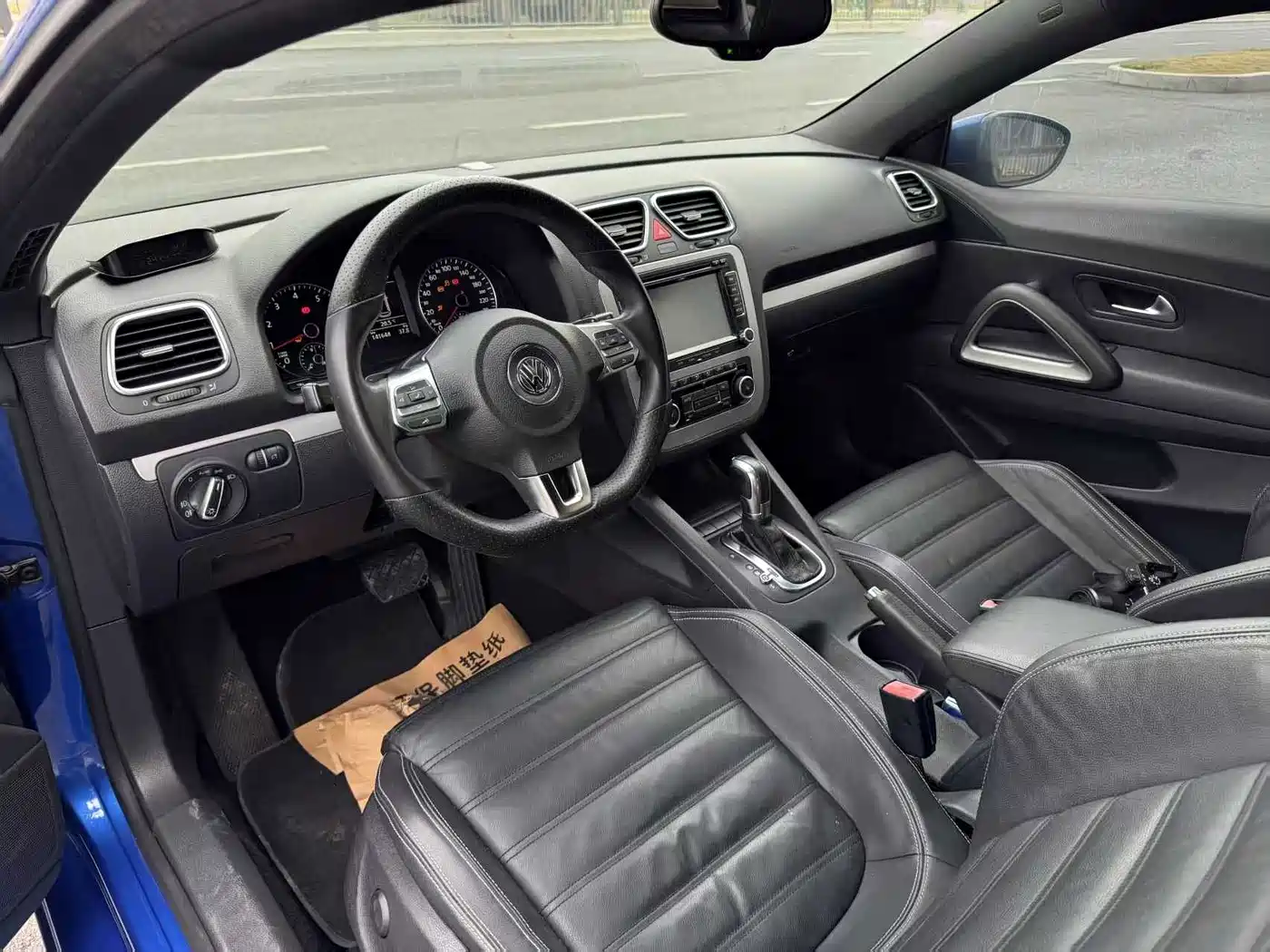 Volkswagen Scirocco 2010 2.0TSI Luxury Edition фото 8