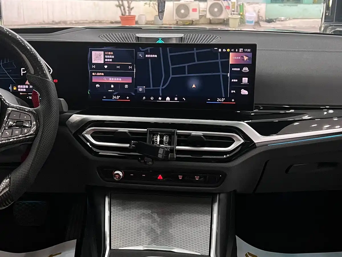 BMW 3 Series 2024 330i M Sport Shadowline Package фото 6