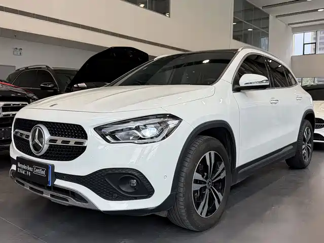 MERCEDES-BENZ GLA 2023