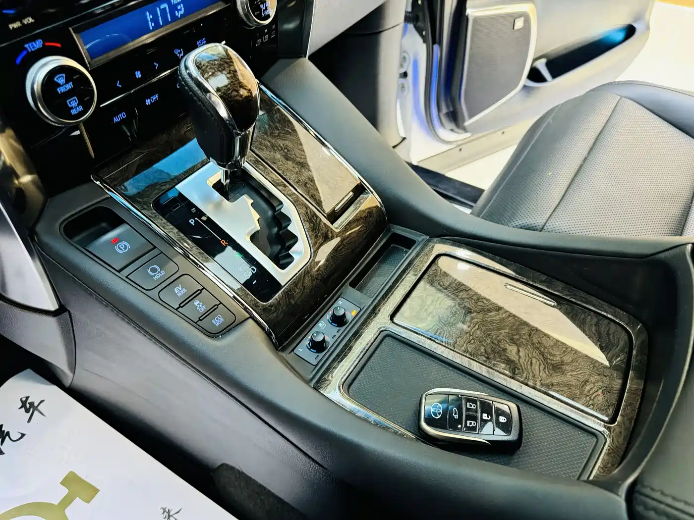 Toyota Alphard 2021 Hybrid 2.5L Premium фото 5