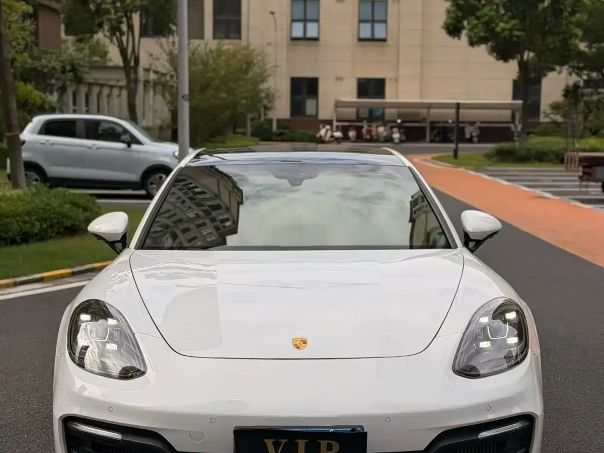 Фото 2 - Porsche Panamera