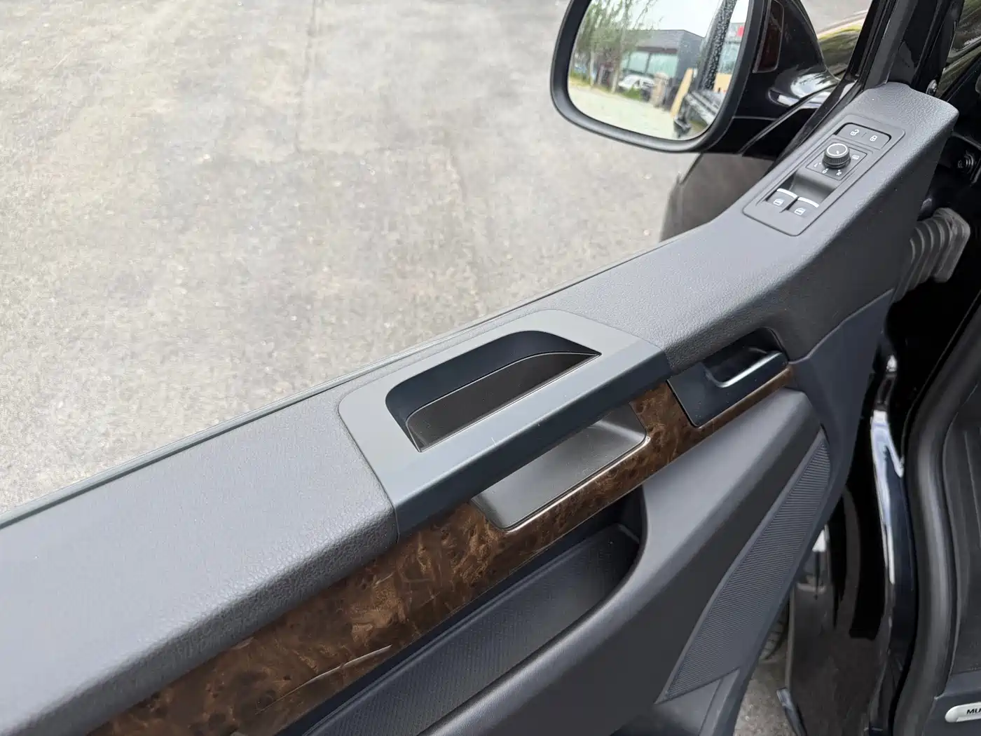Volkswagen Multivan 2018 2.0TSI 4WD Explorer Edition 7-Seater фото 16