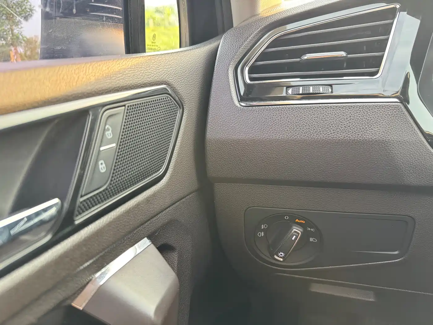 صورة 16 - Volkswagen Tiguan L