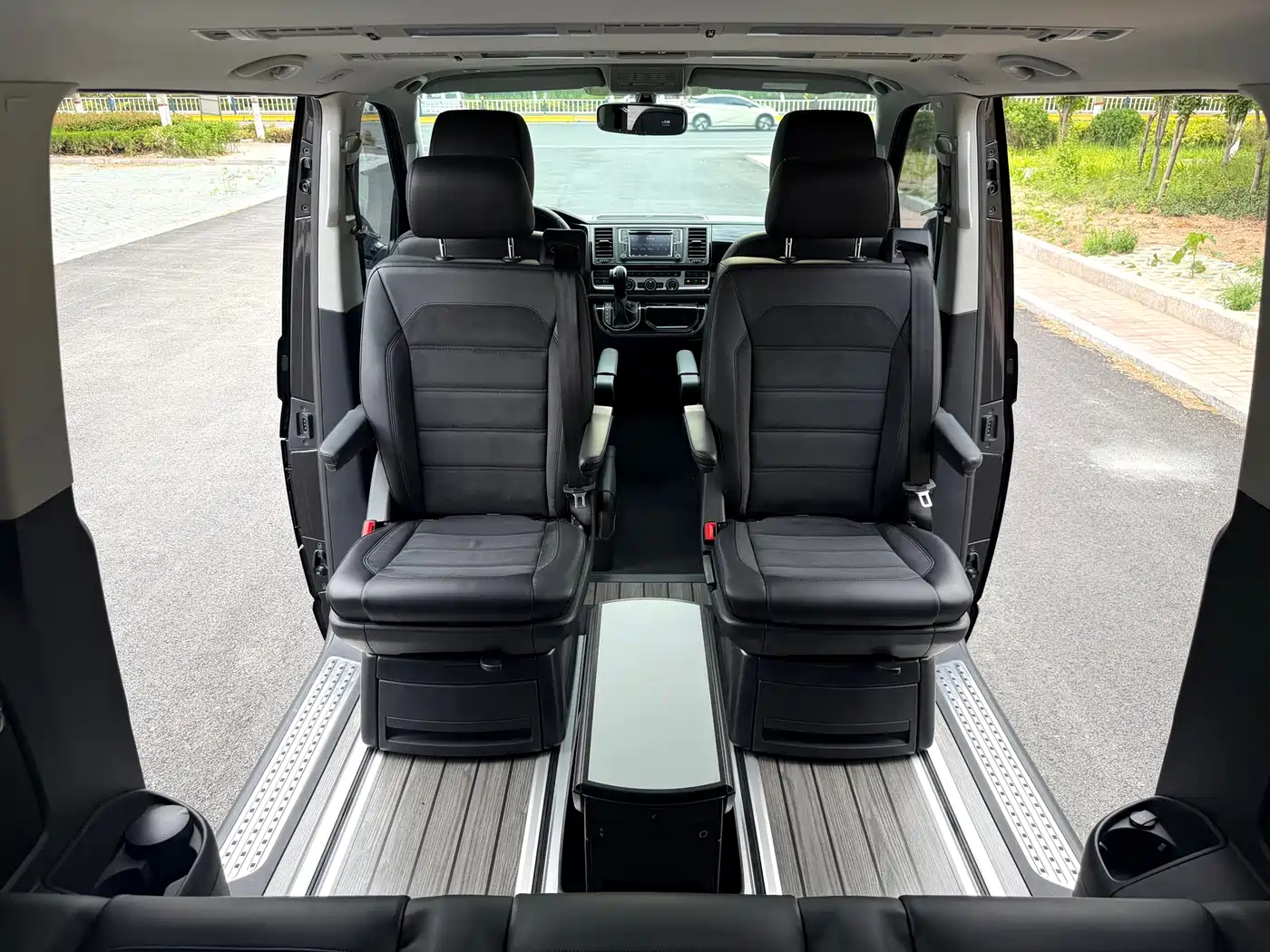 Volkswagen Multivan 2018 2.0TSI 4WD Explorer Edition 7-Seater фото 17