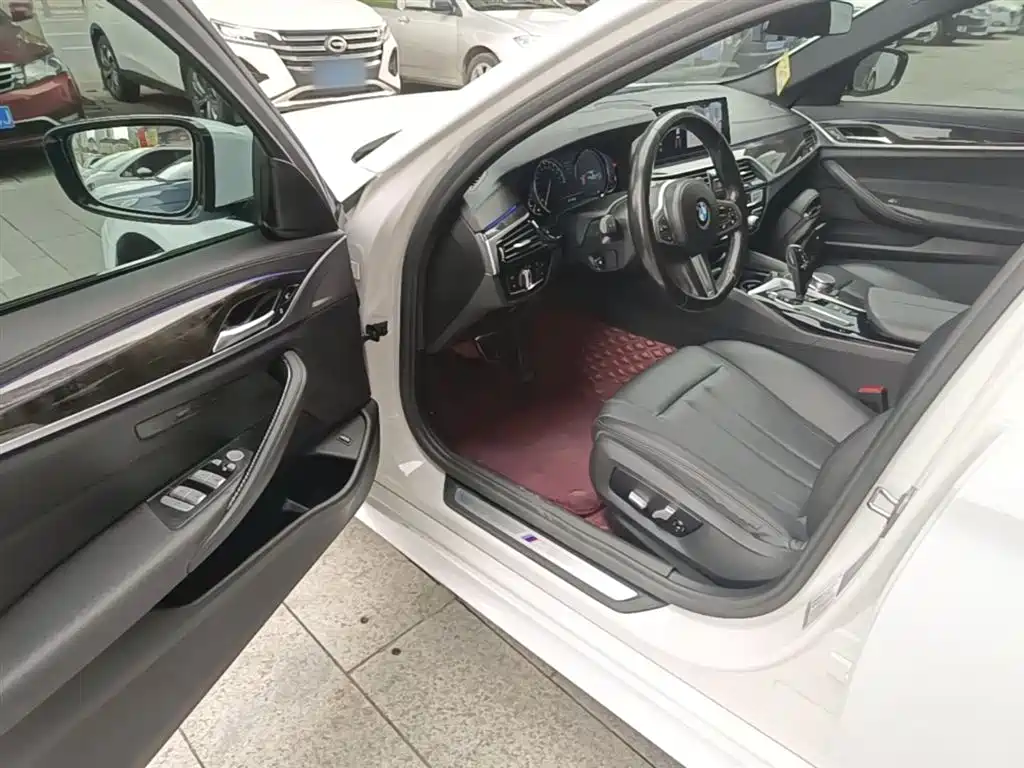 BMW 5 Series 2018 525Li M Sport Package фото 16