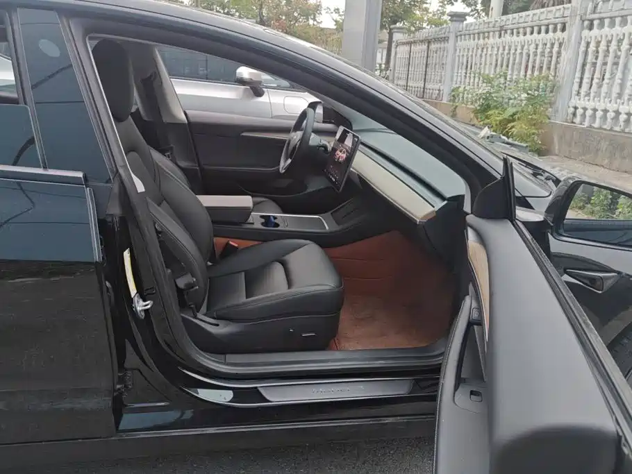 Фото 8 - Tesla Model 3