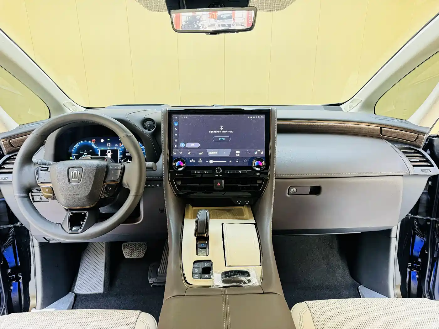 Toyota Vellfire 2024 Crown Hybrid 2.5L Executive Premium Edition фото 6
