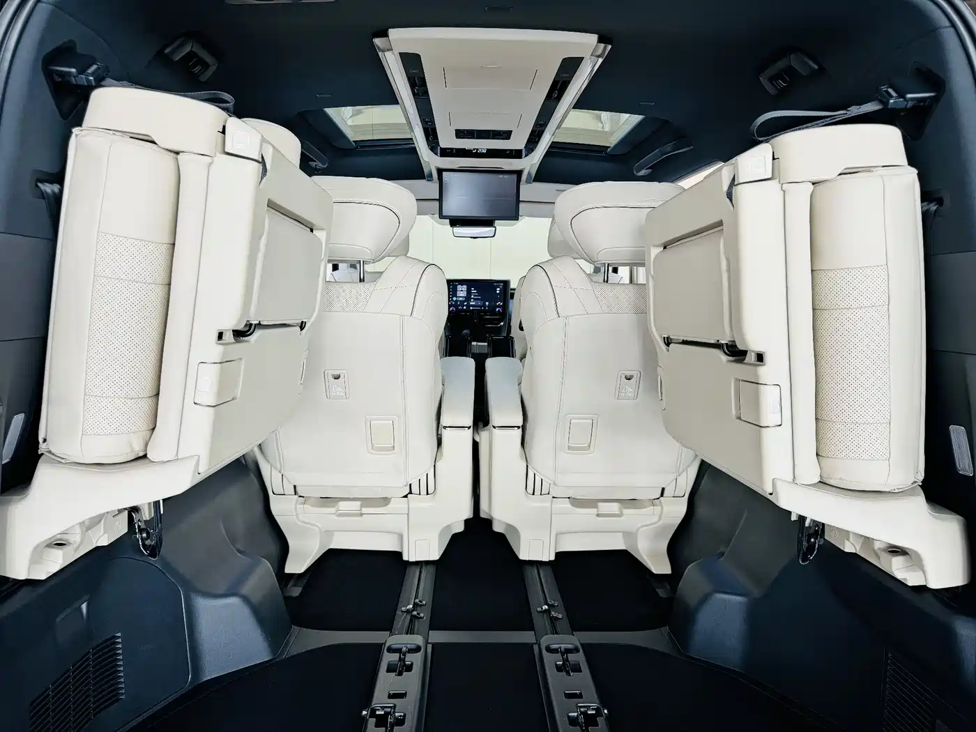 Toyota Vellfire 2024 Crown Hybrid 2.5L Executive Premium Edition фото 18