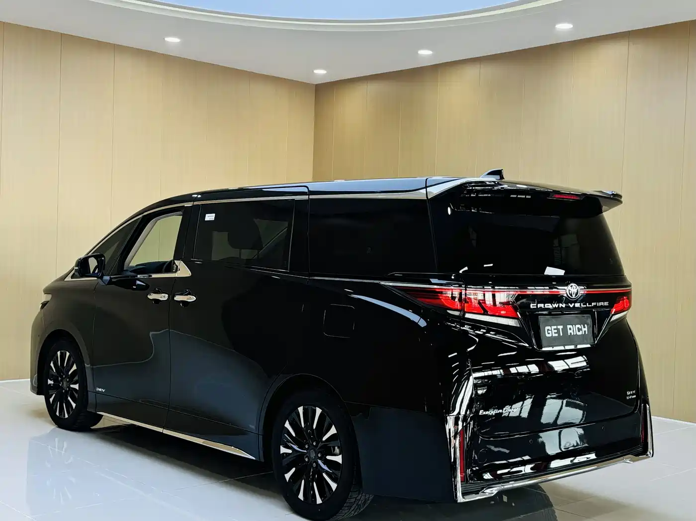 Toyota Vellfire 2024 Crown Hybrid 2.5L Executive Premium Edition фото 20