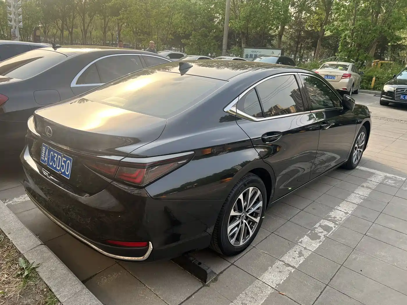 Lexus ES 2025 200 Ultimate Edition фото 7
