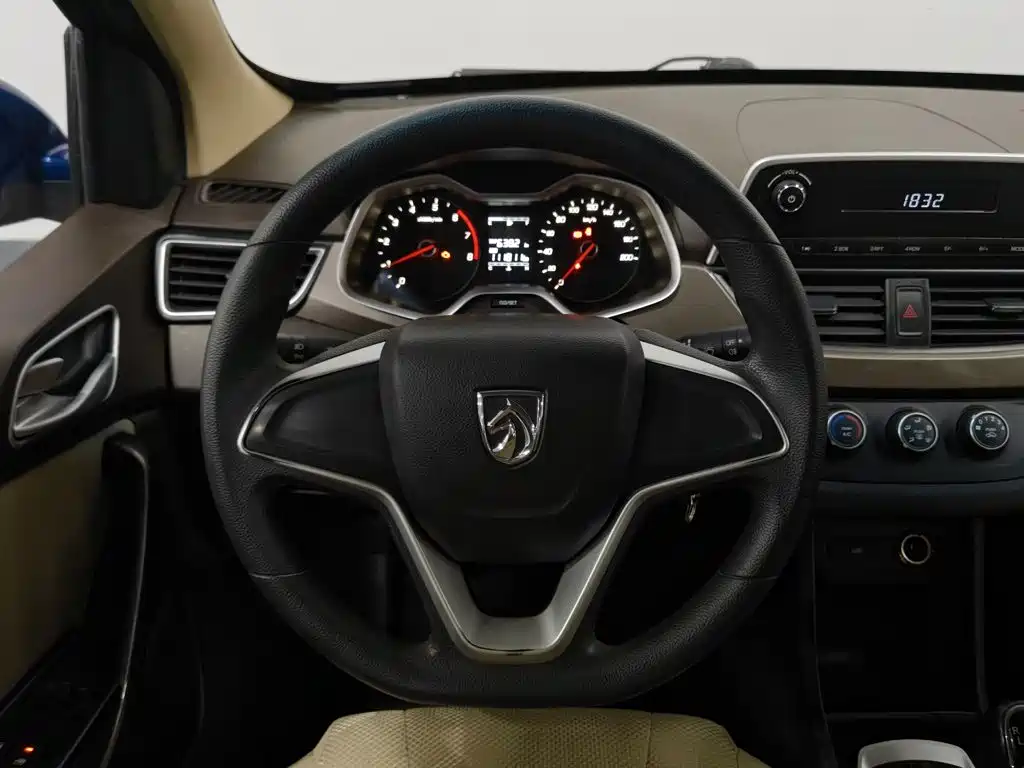 Baojun 310W 2018 2017 1.5L Manual Comfort China V