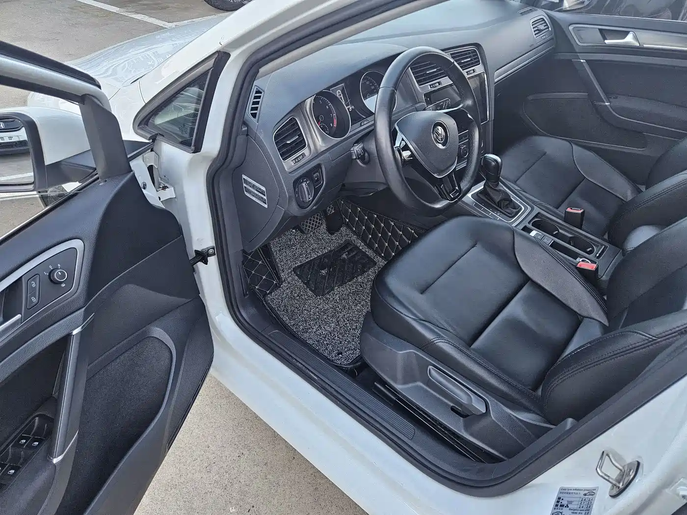 Volkswagen Golf 2016 230TSI Automatic Comfort фото 5