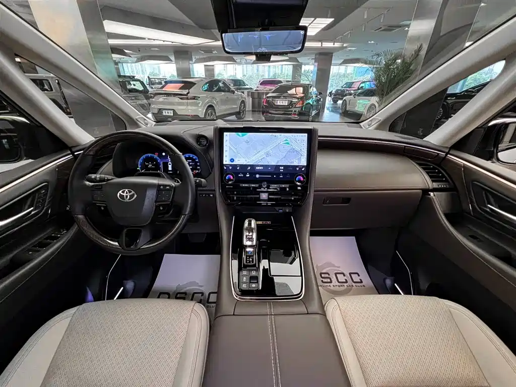 Toyota Alphard 2024 Hybrid 2.5L Ultimate Enjoyment Edition фото 9