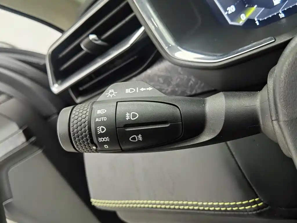 Фото 21 - Lynk & Co 05