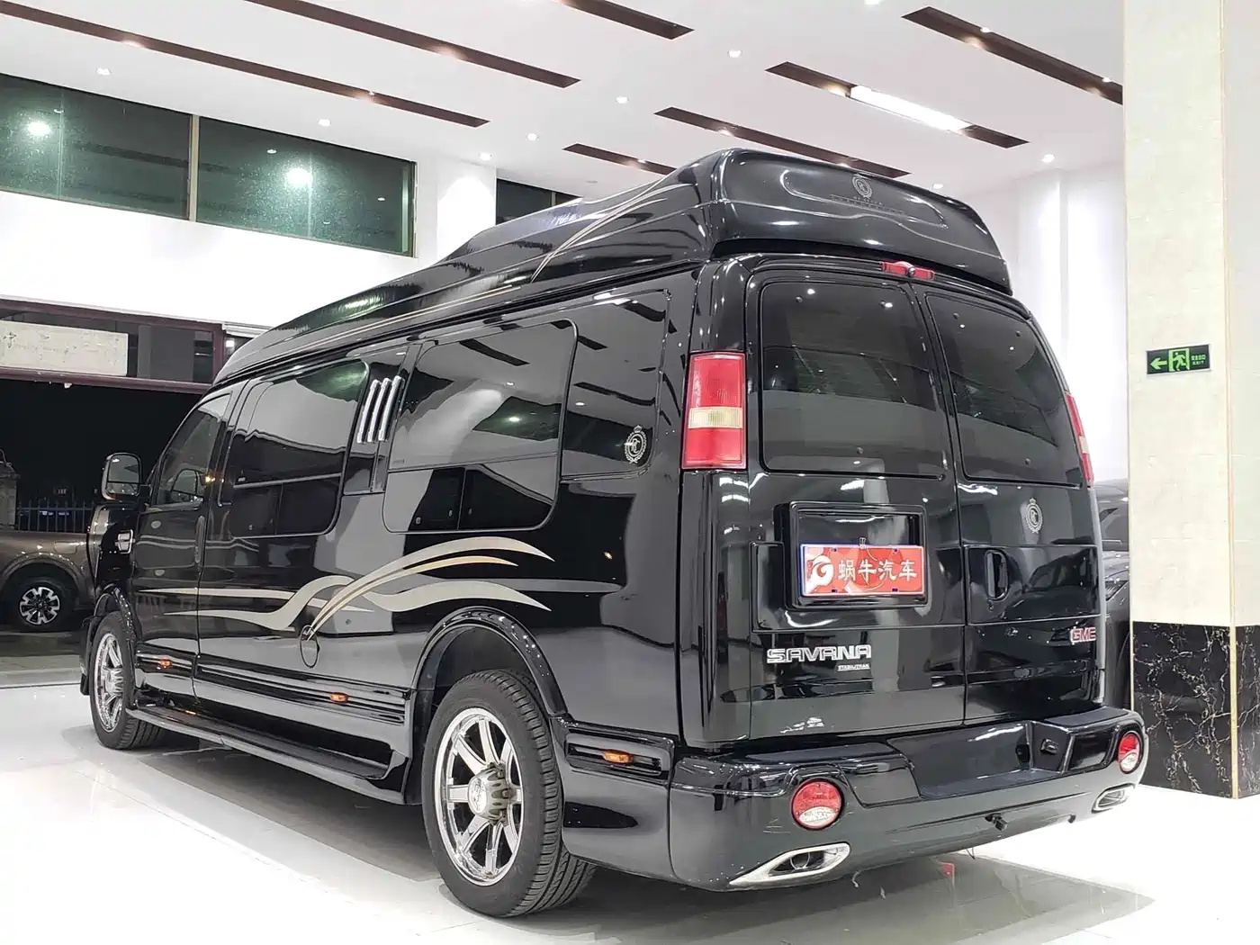 GMC Savana 2017 2014 6.0L Long Wheelbase Leader Edition