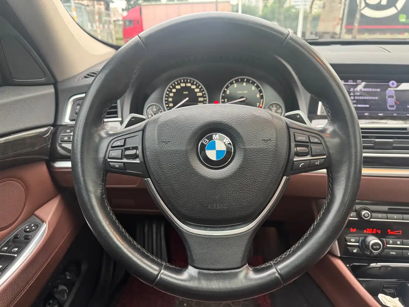 BMW 5 Series GT 2014 535i Leading фото 15
