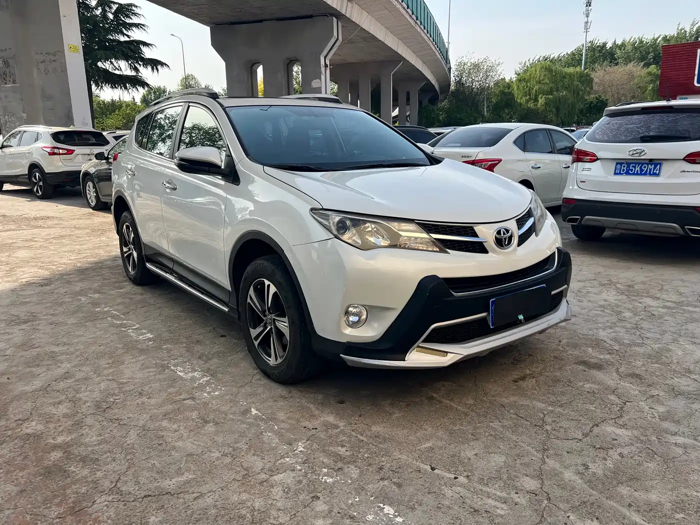 Toyota RAV4 Rongfang 2015 2.0L CVT 4WD Pioneer Edition фото 4