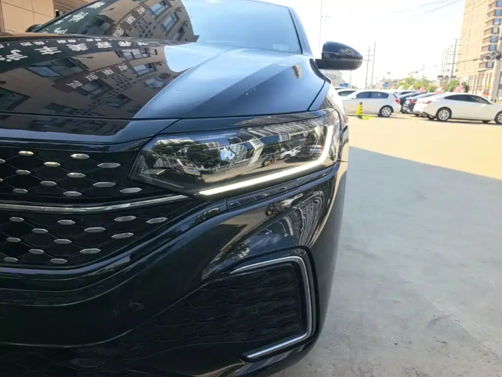 Фото 24 - Volkswagen Passat