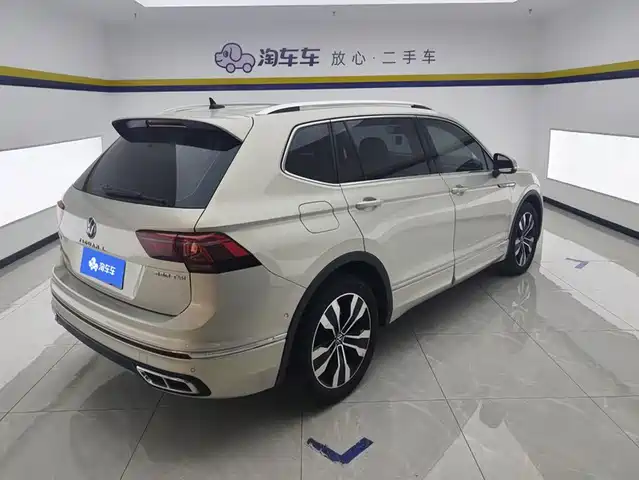 Volkswagen Tiguan L 2022 330TSI Auto 2WD R-Line Premium Edition — фото 3