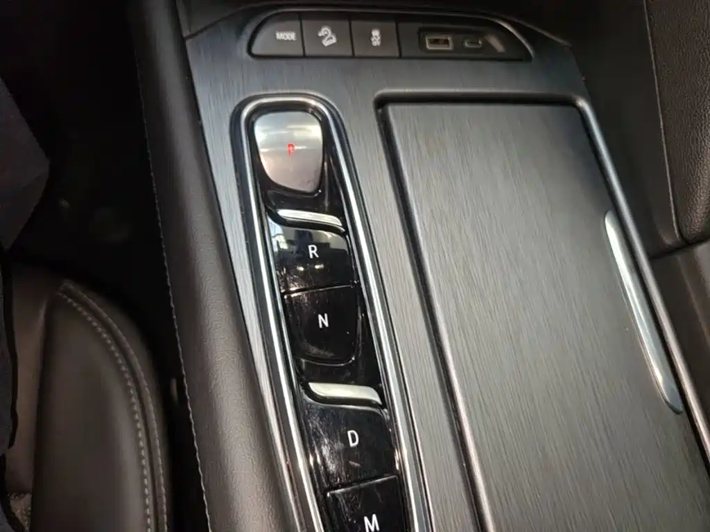 Buick Enclave 2023 2022 652T 2WD Premium 7-Seater