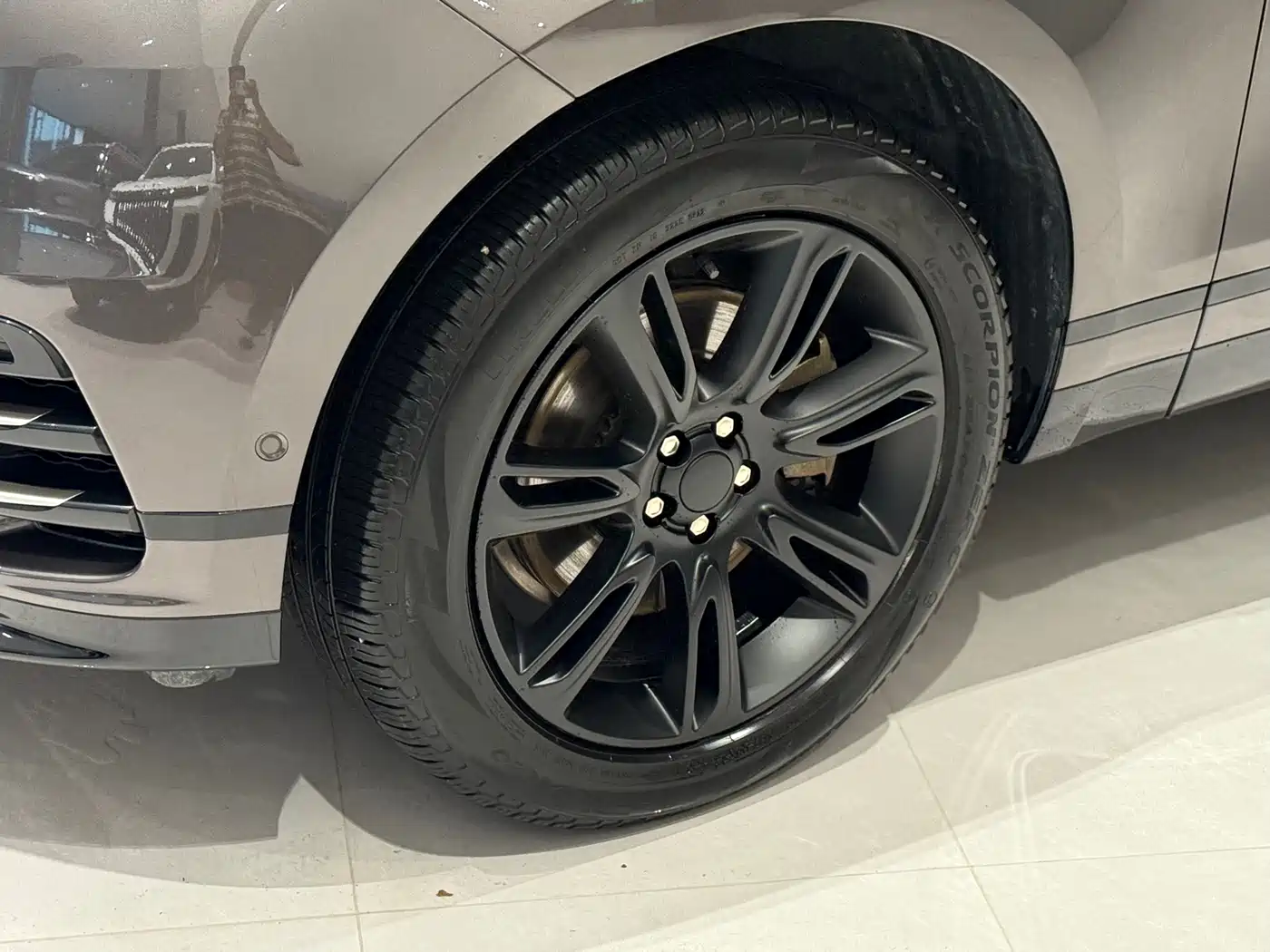 Land Rover Range Rover Velar 2022 250PS Golden Collector's Edition фото 3