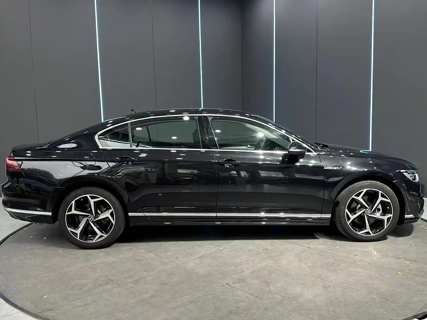 Volkswagen Magotan 2025 Popular Edition 330TSI DSG Luxury фото 4