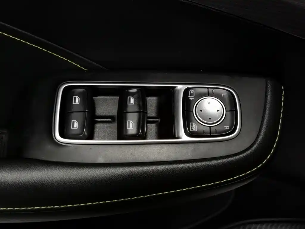 Фото 9 - Roewe RX5