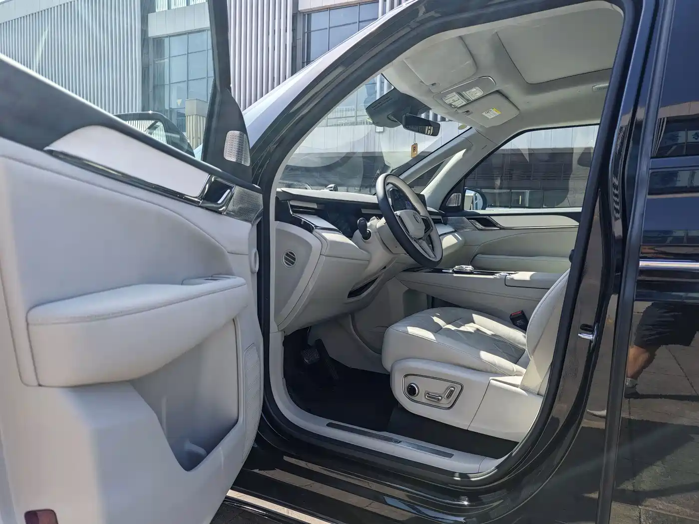 Volvo EM90 2024 2025 Ultra Six-Seater