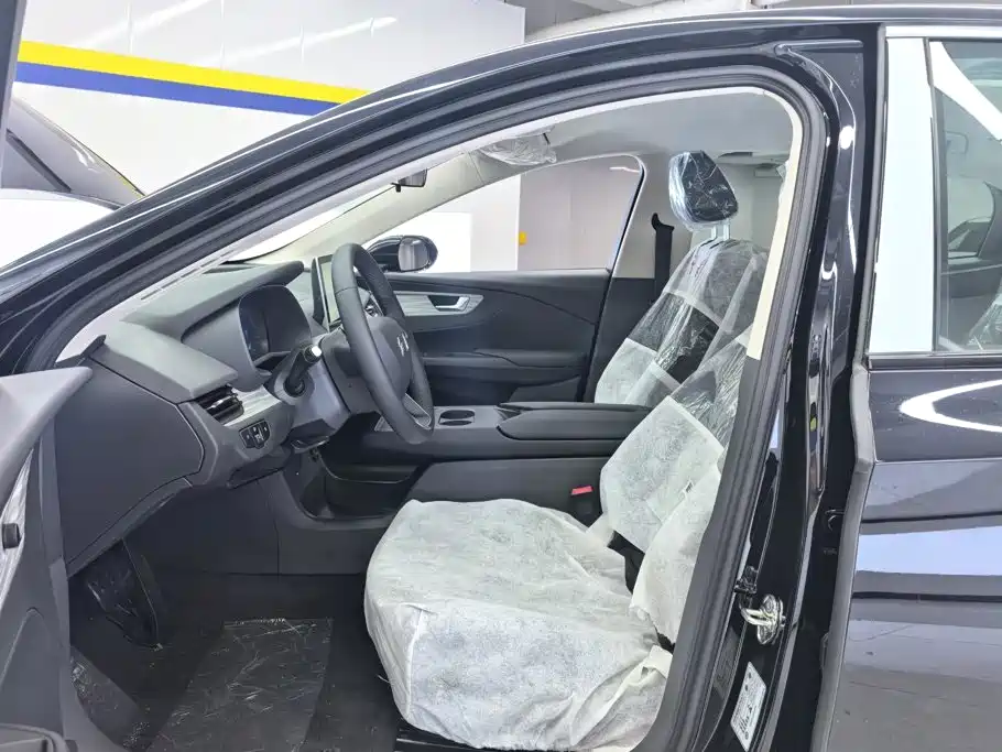 Hongqi E-QM5 2026 2025 610km PLUS