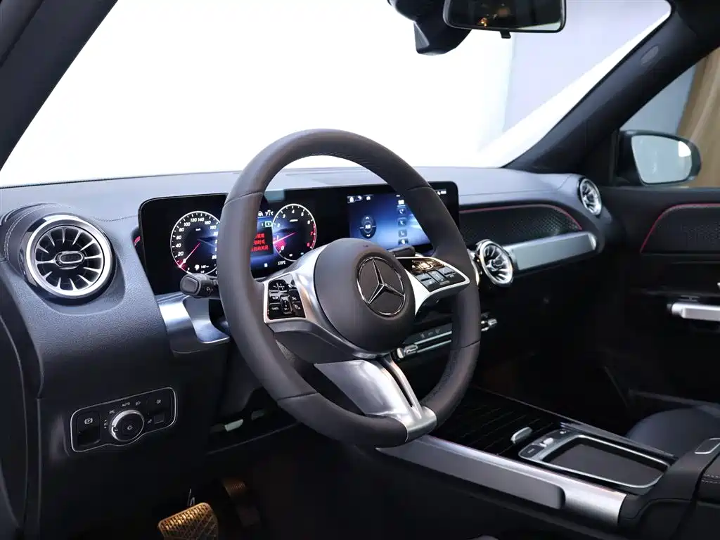 MERCEDES-BENZ GLB