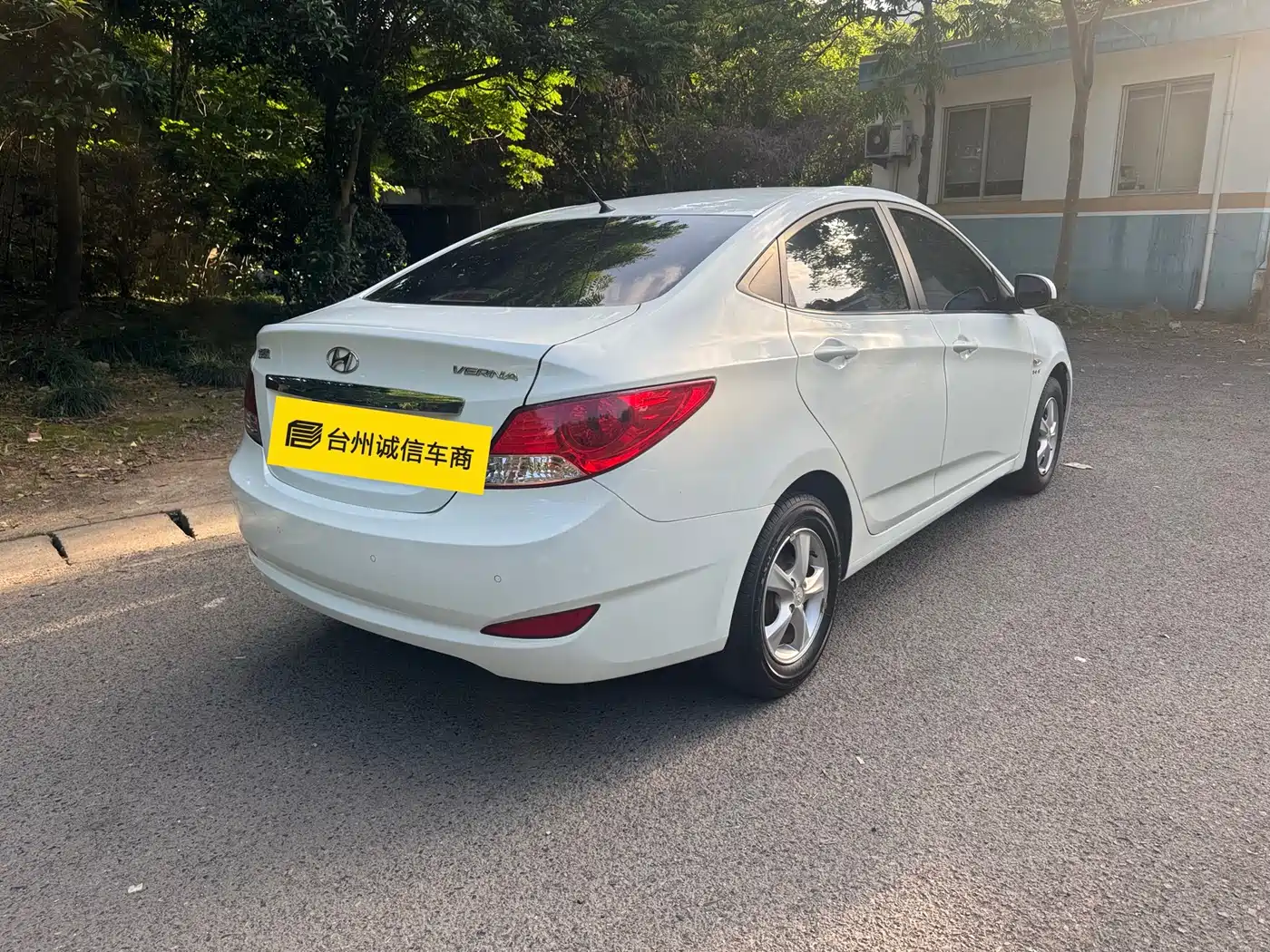 Hyundai Verna 2010 Sedan 1.4L Automatic Fashion GT фото 4